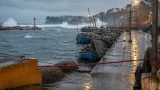 Cierra puerto de Zihuatanejo a la navegación por huracán Vance