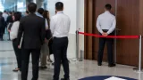SRE niega acceso a senadores al Salón de Protocolo del AICM; Sheinbaum pide "cero privilegios"